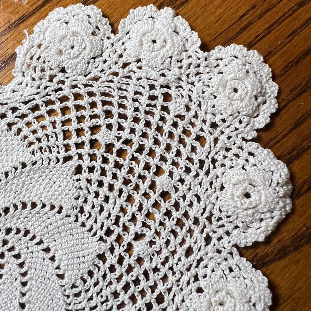 Handmade‎ Ivory Heart Doily Crochet Vintage Floral Grandmacore Cottage Victorian